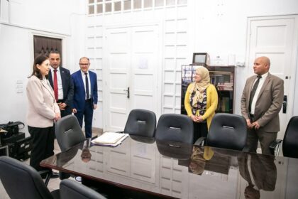 Sarah Al-Zaafrani Al-Zanzari a insisté sur la primordialité de réformer l'administration en introduisant de nouveaux textes législatifs et réglementaires, afin de se débarrasser des pratiques obsolètes qui ont montré leurs limites.