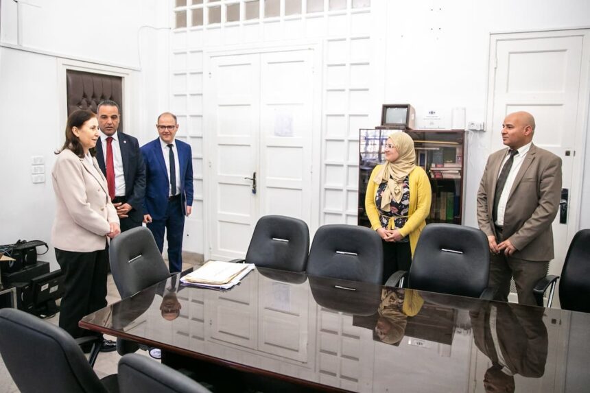 Sarah Al-Zaafrani Al-Zanzari a insisté sur la primordialité de réformer l'administration en introduisant de nouveaux textes législatifs et réglementaires, afin de se débarrasser des pratiques obsolètes qui ont montré leurs limites.