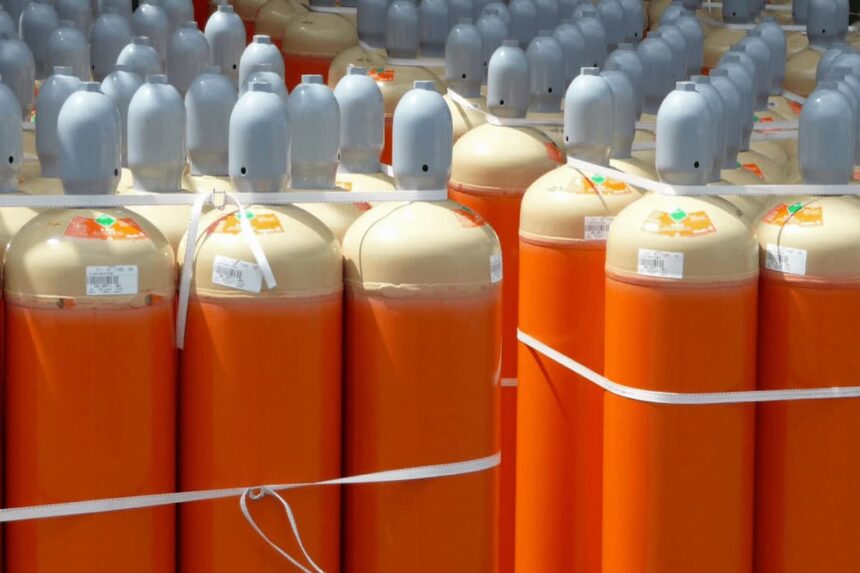 Les fluides frigorigènes sont, en effet, des substances utilisées dans les systèmes de refroidissement (réfrigération et climatisation) en raison de leurs propriétés thermodynamiques. Il existe plusieurs catégories de fluides frigorigènes qui diffèrent par leur composition chimique.