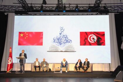 La FILT réaffirme son soutien à la cause palestinienne. Les organisateurs ont tenu à dénoncer "les atrocités et le nettoyage ethnique" subis par le peuple palestinien, tout en mettant en avant la résistance de son identité culturelle.