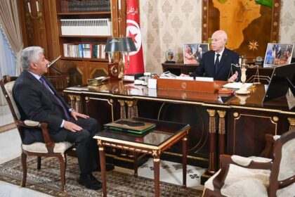 Kaïs Saïed et le ministre de l'Emploi