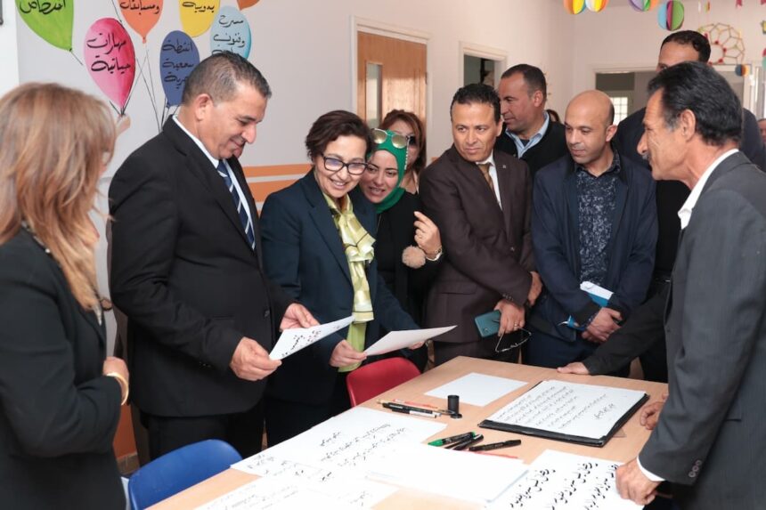 Asma Jebri, a remis, vendredi 9 mai, à Monastir, 8 avis de financement de projets au profit des bénéficiaires du programme "Samida" pour l’autonomisation économique des femmes victimes de violence.