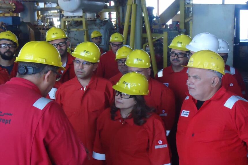 Cette visite s’inscrit dans le cadre du suivi des conditions de travail sur le champ pétrolier « Ashtart », l’un des plus importants du pays, fondé en 1973 et exploité par la société SEREPT en tant qu’opérateur principal.