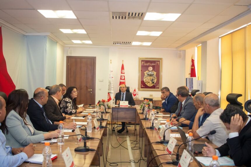 Présenté par le Conseil, le projet de budget de fonctionnement pour 2026 prévoit une hausse d’environ 4 %, principalement due à l’augmentation de la masse salariale, a précisé le porte-parole de l’ISIE, Mohamed Tlili Mansri.