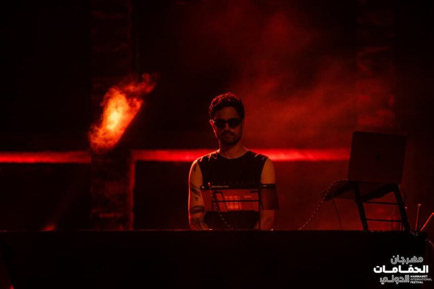 Né du désir de réhabiliter les rythmes tunisiens dans une écriture contemporaine, « SINOUJ » est un projet hybride, collaboratif, mais porté par la vision de Benjemy.