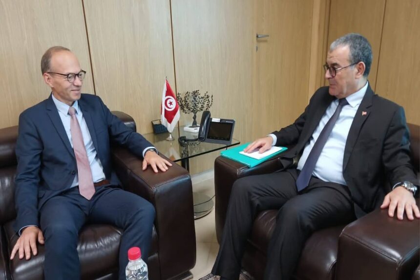 Il a souligné l’importance que la BEI accorde au renforcement du partenariat avec la Tunisie, ainsi que sa volonté de le consolider davantage et d’en diversifier les domaines afin de soutenir les priorités et objectifs tunisiens en matière de développement économique et social.