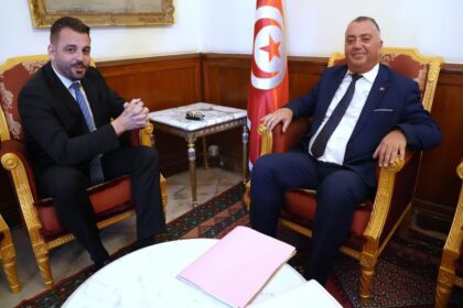Les deux responsables ont réaffirmé l’importance d’intensifier les échanges et visites entre les deux parlements, soulignant le rôle clé de la diplomatie parlementaire dans le renforcement de la coopération parlementaire Tunisie-France.