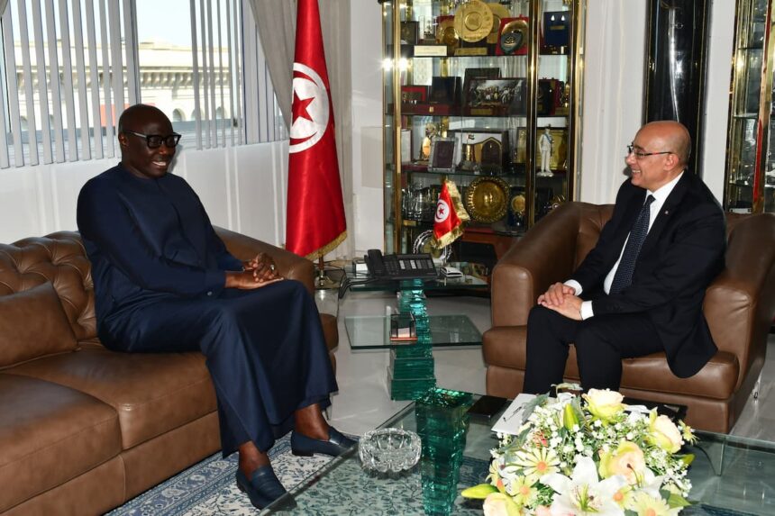 Khaled Shili et Birame Diop se sont entretenus sur les relations historiques liant la Tunisie et le Sénégal dans divers domaines, la coopération militaire en particulier.