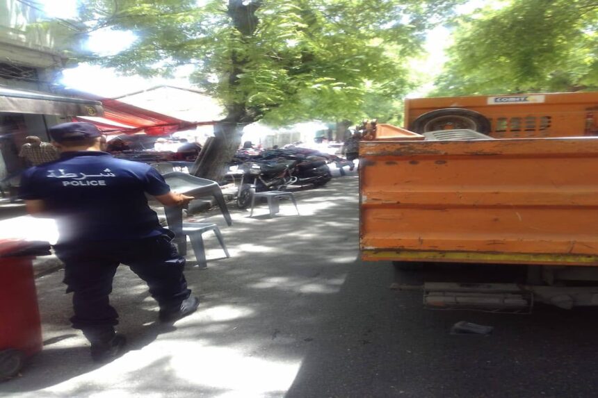 Une campagne conjointe de propreté a été organisée à Bab Bhar au cours de laquelle 12 étals anarchiques ont été levés.