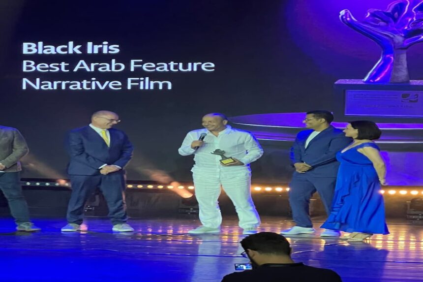 Red Path a également reçu la mention spéciale du meilleur acteur principal, attribuée à Ali Helali, ex aequo avec l’Irakien Azzam Ahmed pour Songs of Adam d’Oday Rasheed.