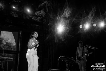 Soudeni, artiste tunisienne, construit depuis 2021 un univers musical unique, lancé avec son premier single “Madhabiya?”. À ce jour, elle compte 9 singles à son actif, mêlant pop, disco, funk et rythmes tunisiens. Son univers musical est nourri par une inspiration cinématographique, qui donne à ses chansons une forte dimension narrative et visuelle.