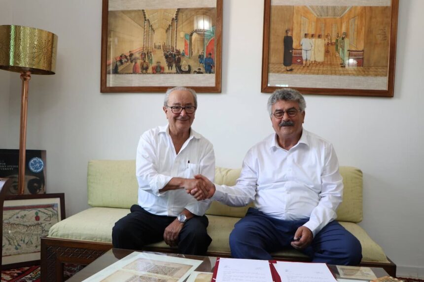 Abdelaziz Daoulatli a occupé plusieurs postes, notamment conservateur de la médina de Tunis et directeur général de l’Institut national du patrimoine (1992-1997).