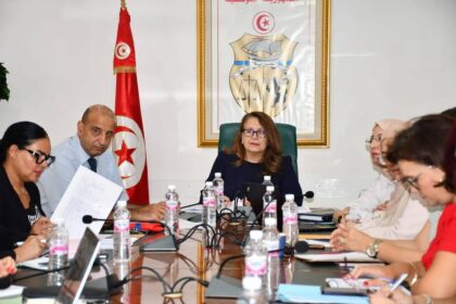 Cet évènement a été consacré au suivi de l’avancement du projet de l’unité de production de phosphate commercial à Om El Khoub de la société Phosphate de Gafsa, ainsi que du projet de l’usine triphasée de phosphate fin Mdhila 2 du Groupe Chimique Tunisien.