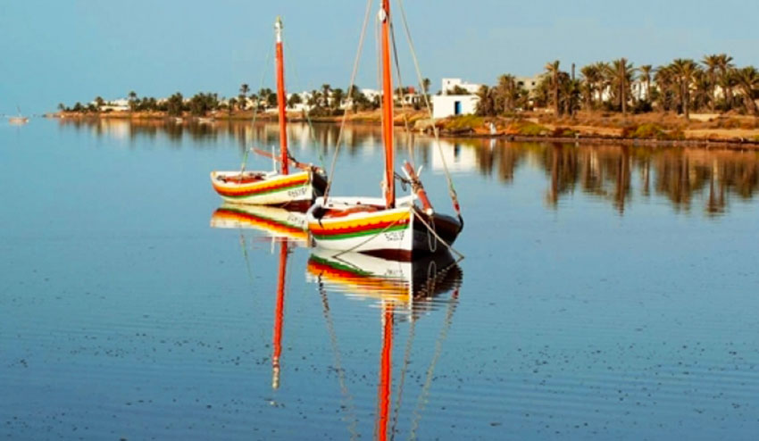 Kerkennah, le vacancier ne cherche ni le luxe tapageur ni les foules animées, mais le calme d’une île hors du temps, où la mer dicte encore la cadence des journées.