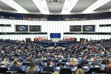 Accord commercial UE-USA, ratification suspendue par les députés européens.